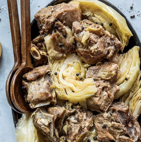Fårikål plato típico Noruego