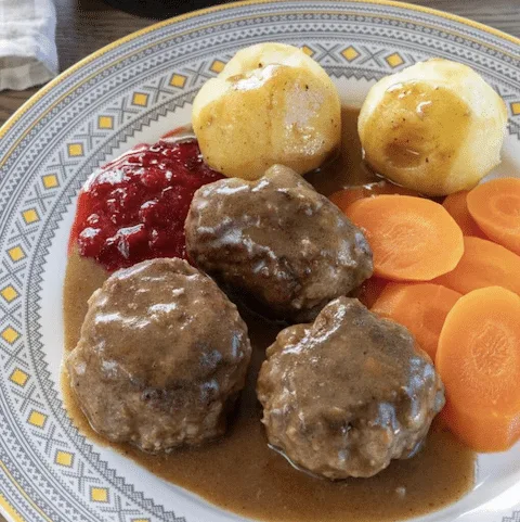 Kjøttkaker plato típico Noruego